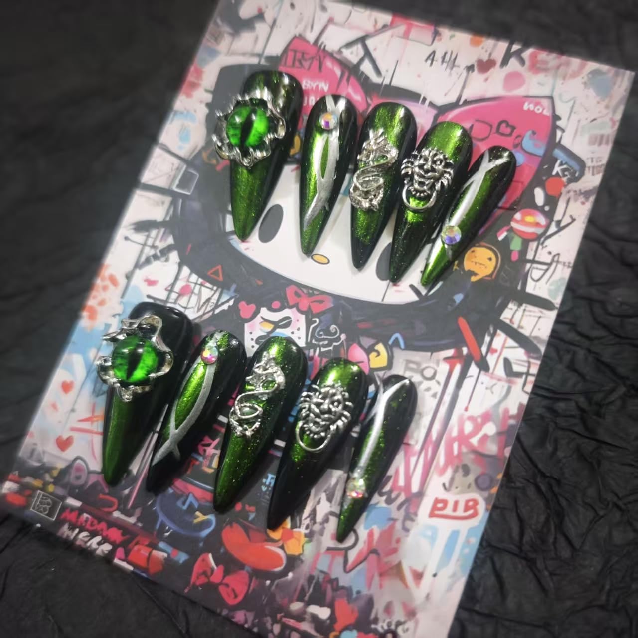 Handmade Press On Nails 10Pcs Dark Gothic Style Manual Vertical Pupil Fake Nails for Women Party Holiday Photo 3.2CM Size S