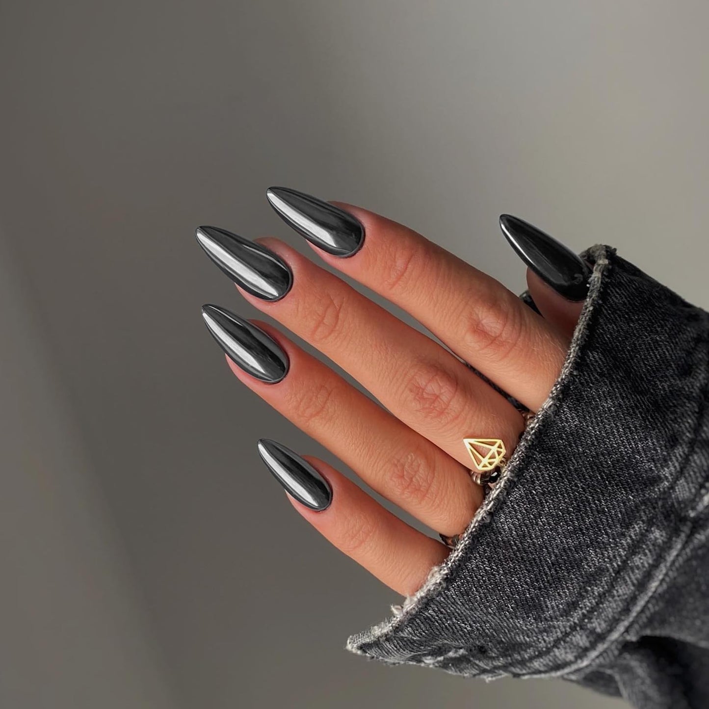 KQueenest Smoky Grey Press on Nails Medium Almond&Black Chrome Press on Nails Short Medium Square For Beach Party Daily Decoration in 48 PCS