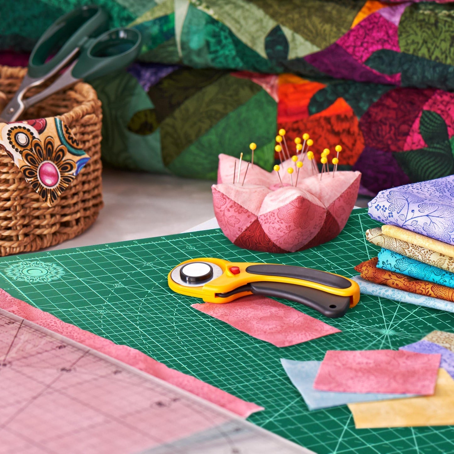 Calibre Art Self Healing Rotating Cutting Mat 18x18 (17" Grid), Perfect for Quilting & Art Projects